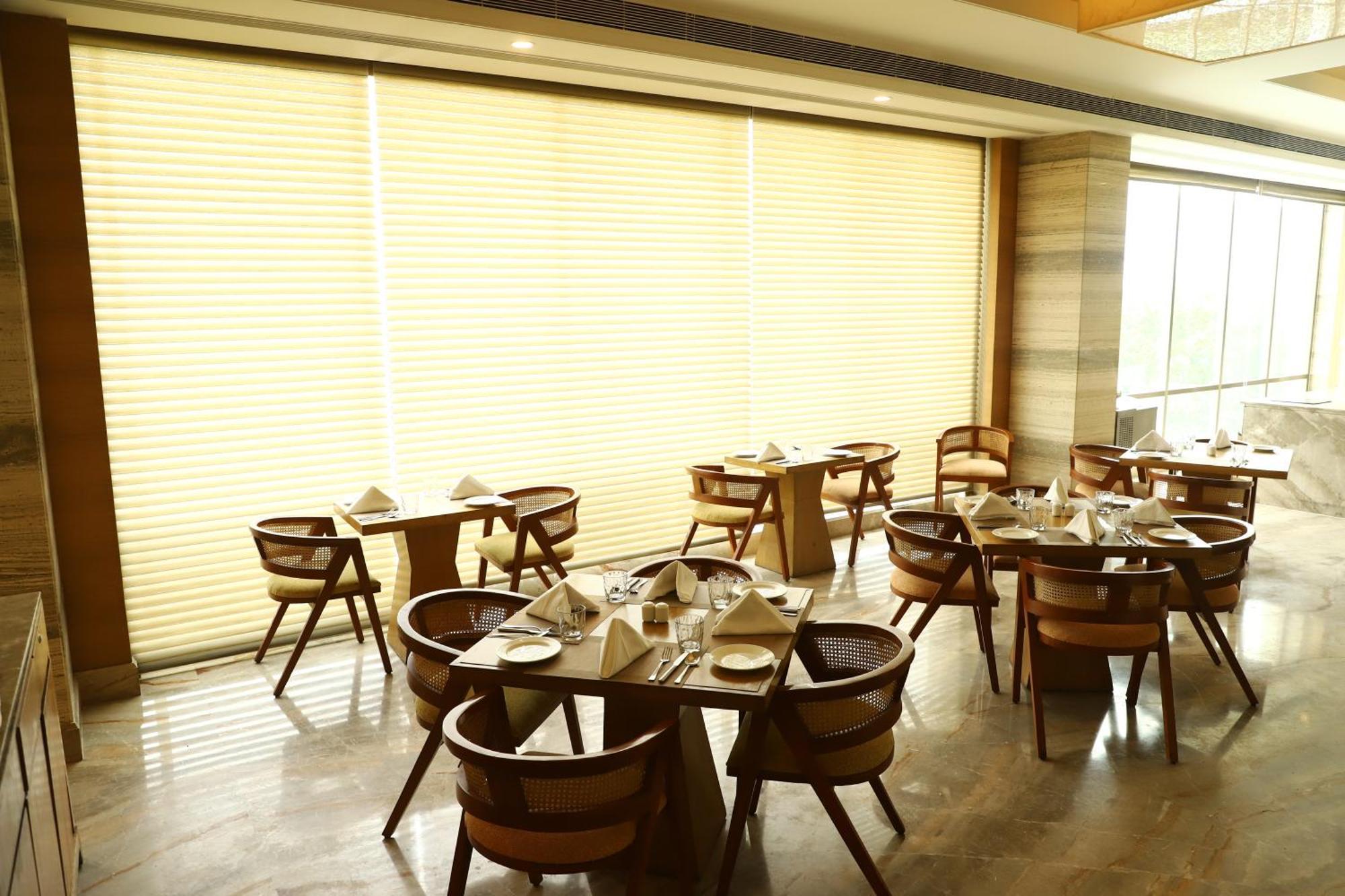 Efcee Sarovar Premiere Bhavnagar Ngoại thất bức ảnh