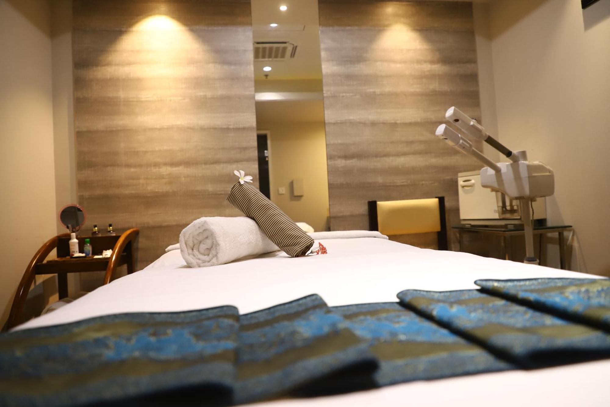 Efcee Sarovar Premiere Bhavnagar Ngoại thất bức ảnh