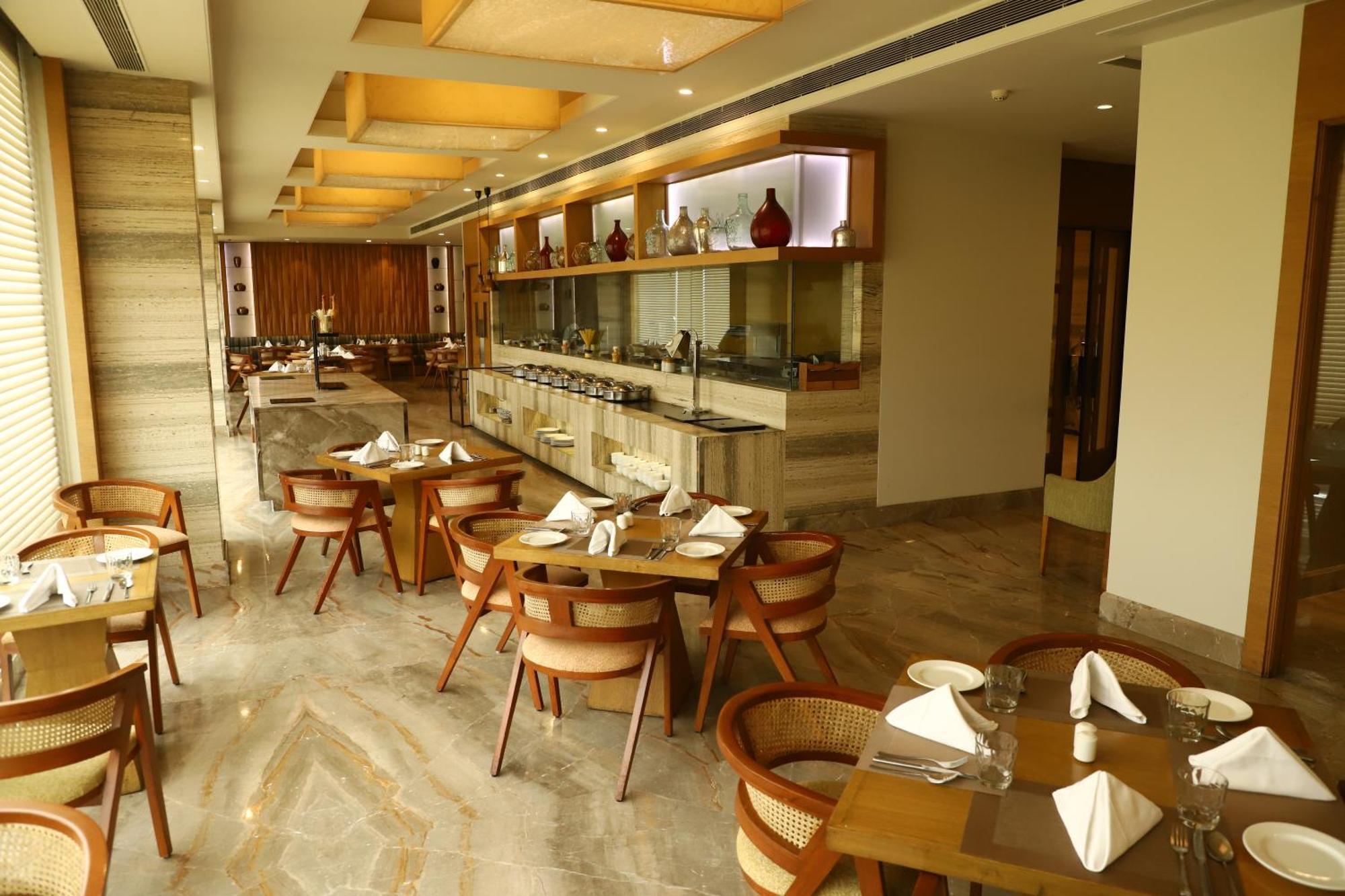 Efcee Sarovar Premiere Bhavnagar Ngoại thất bức ảnh