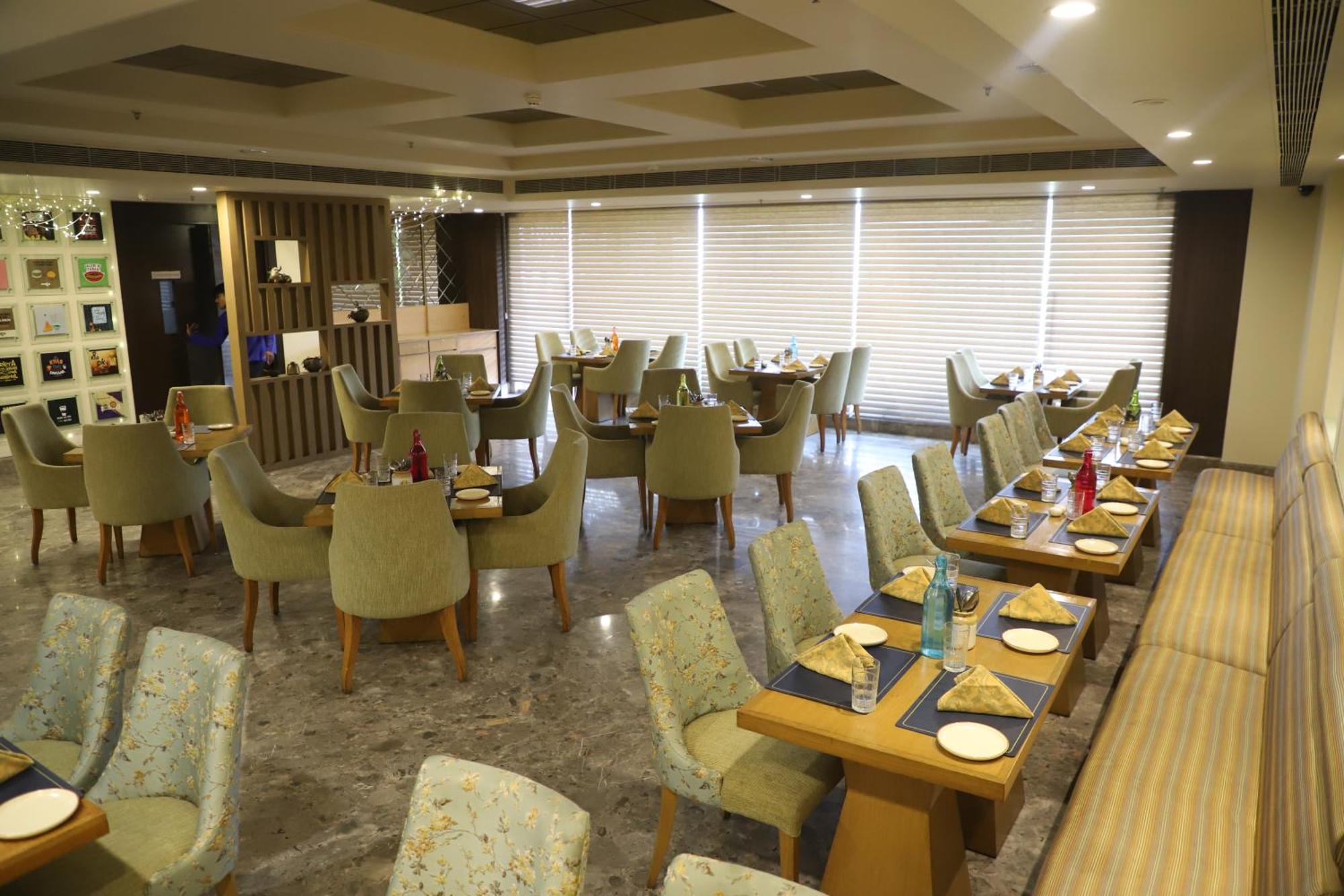 Efcee Sarovar Premiere Bhavnagar Ngoại thất bức ảnh