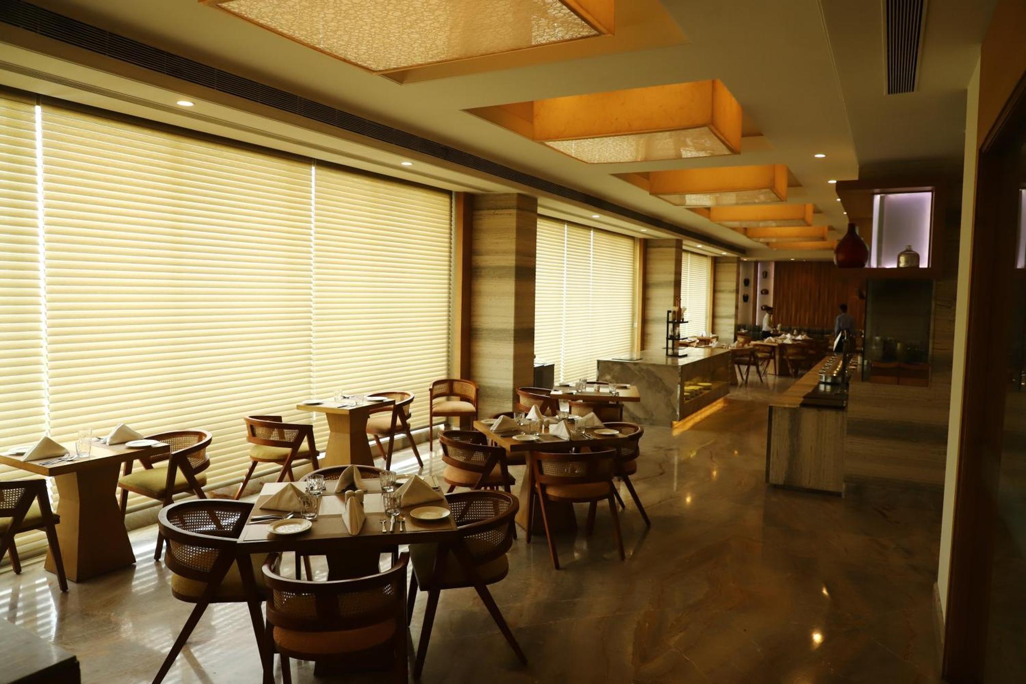 Efcee Sarovar Premiere Bhavnagar Ngoại thất bức ảnh