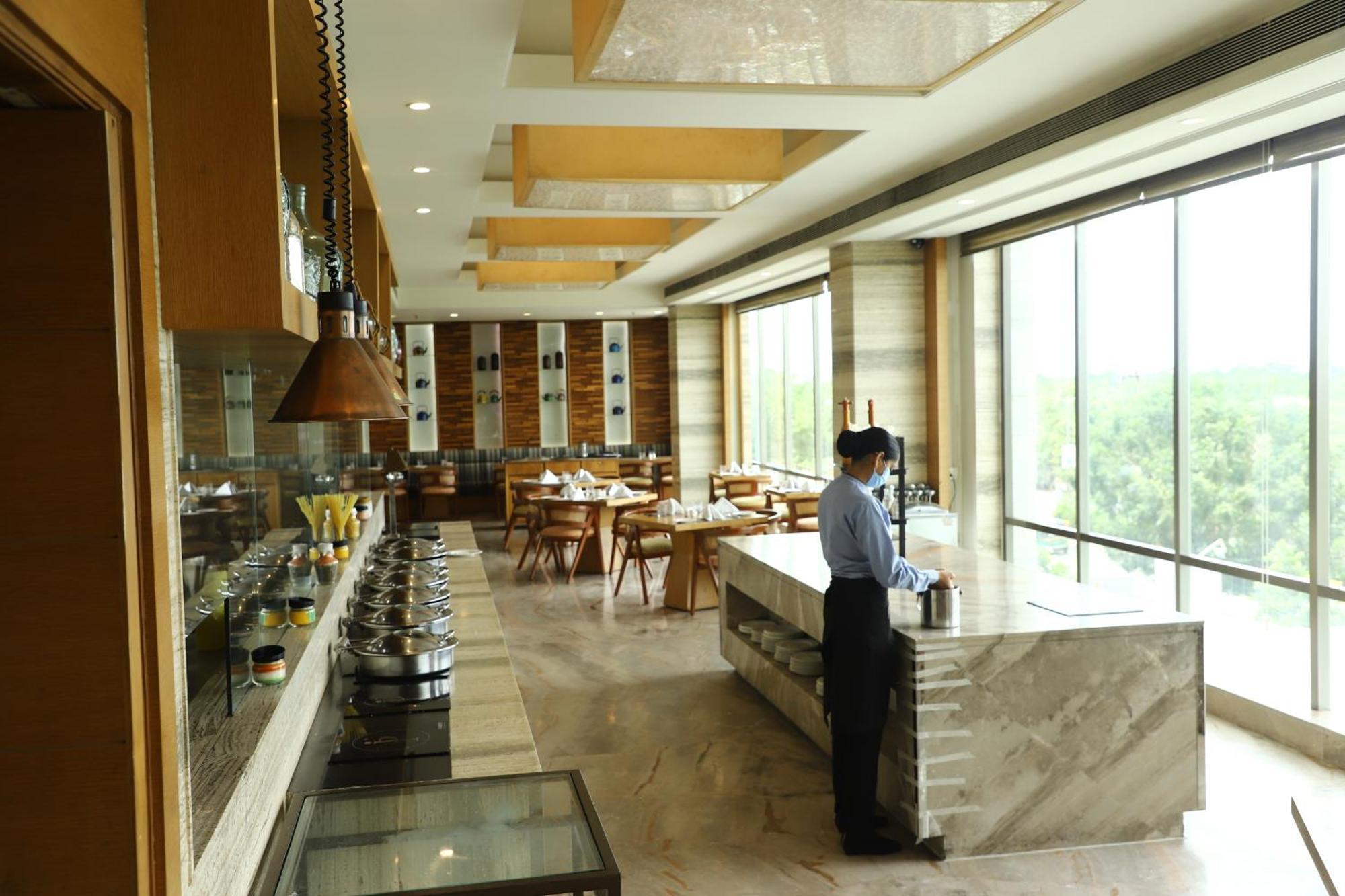 Efcee Sarovar Premiere Bhavnagar Ngoại thất bức ảnh