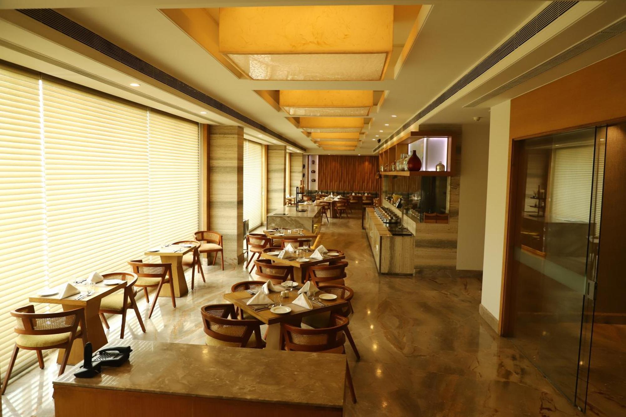 Efcee Sarovar Premiere Bhavnagar Ngoại thất bức ảnh