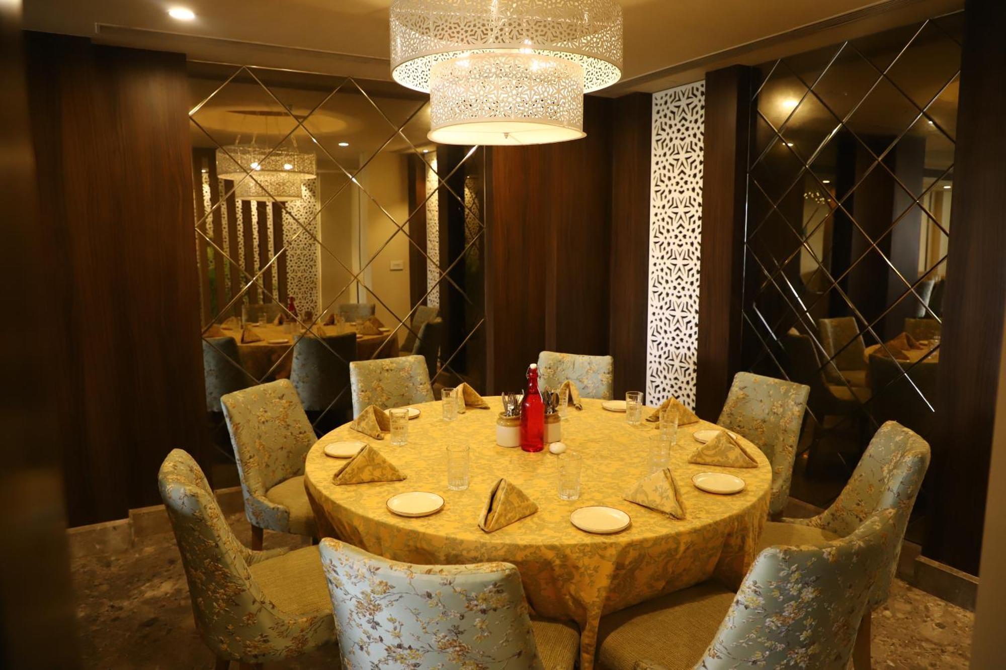 Efcee Sarovar Premiere Bhavnagar Ngoại thất bức ảnh