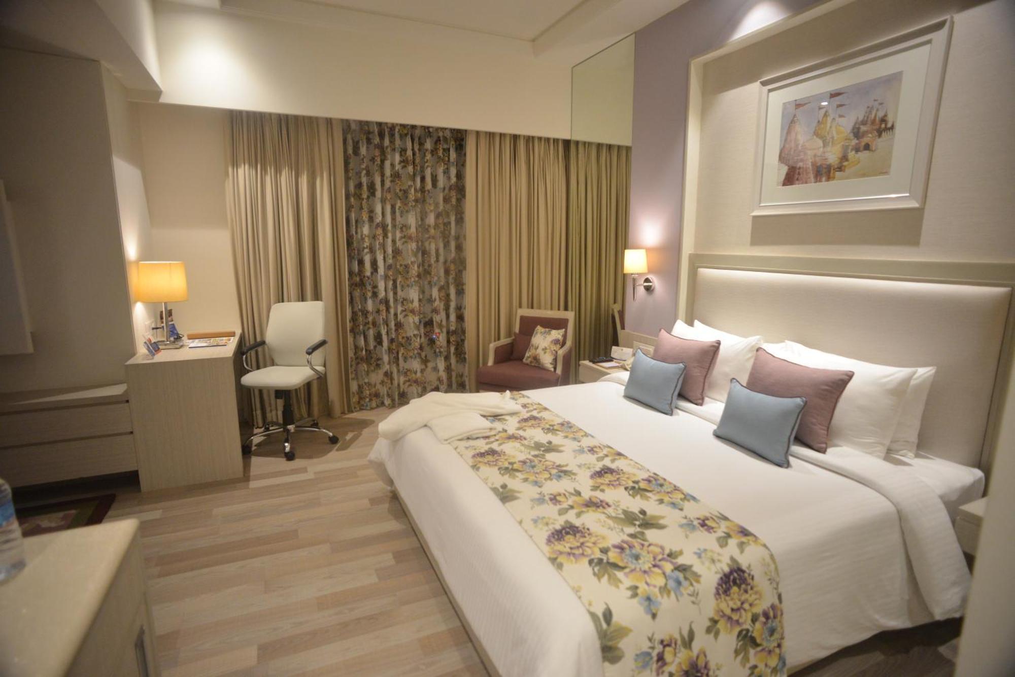Efcee Sarovar Premiere Bhavnagar Ngoại thất bức ảnh