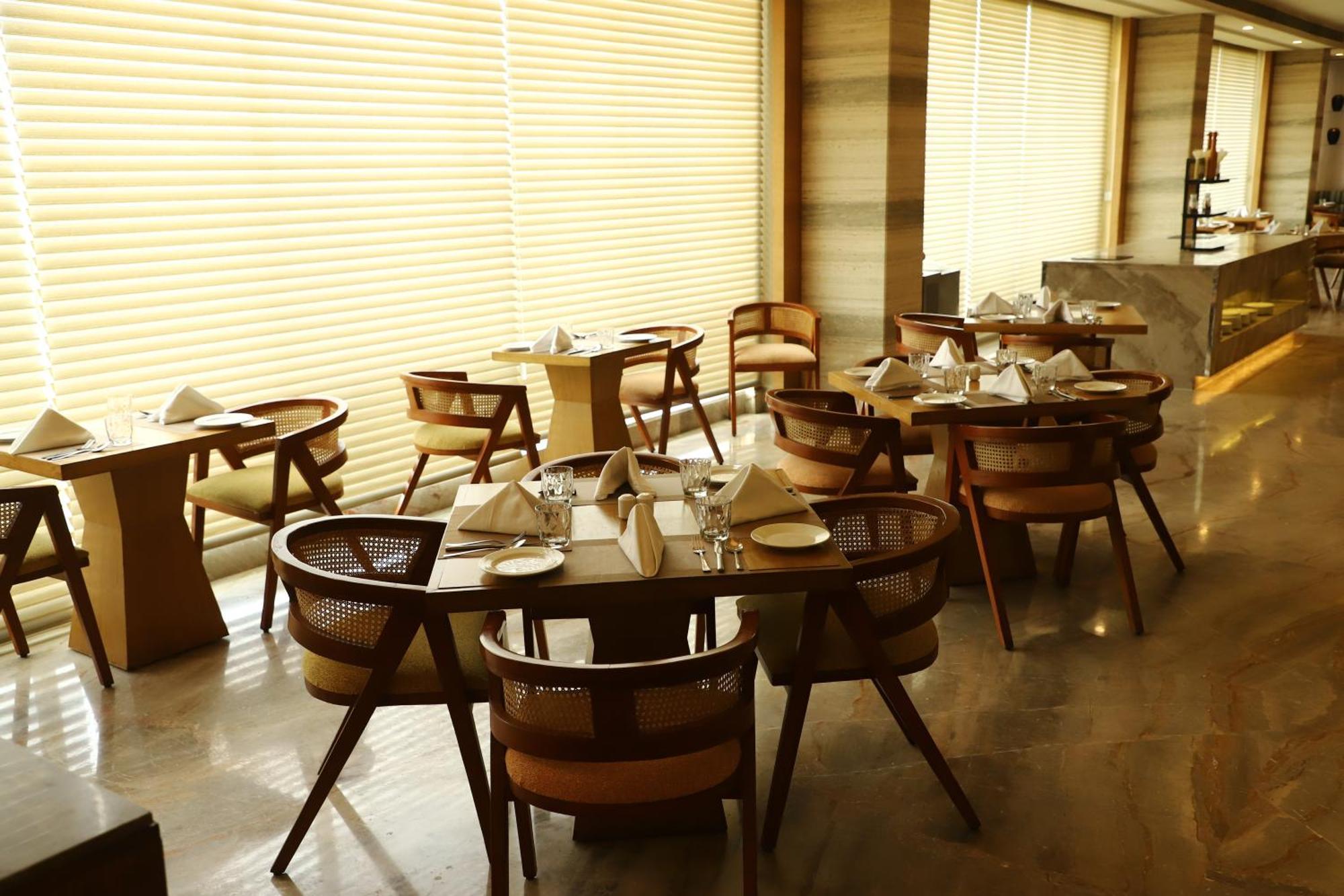 Efcee Sarovar Premiere Bhavnagar Ngoại thất bức ảnh