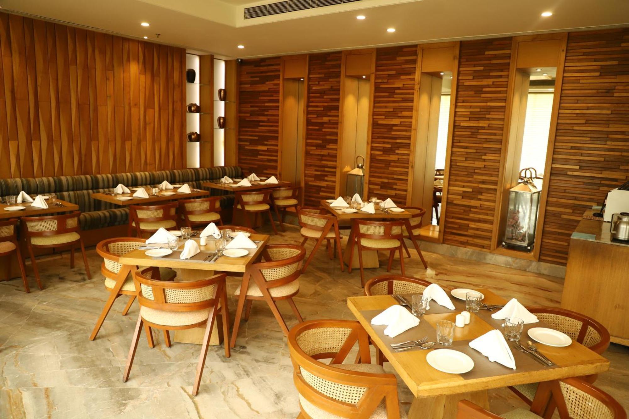 Efcee Sarovar Premiere Bhavnagar Ngoại thất bức ảnh