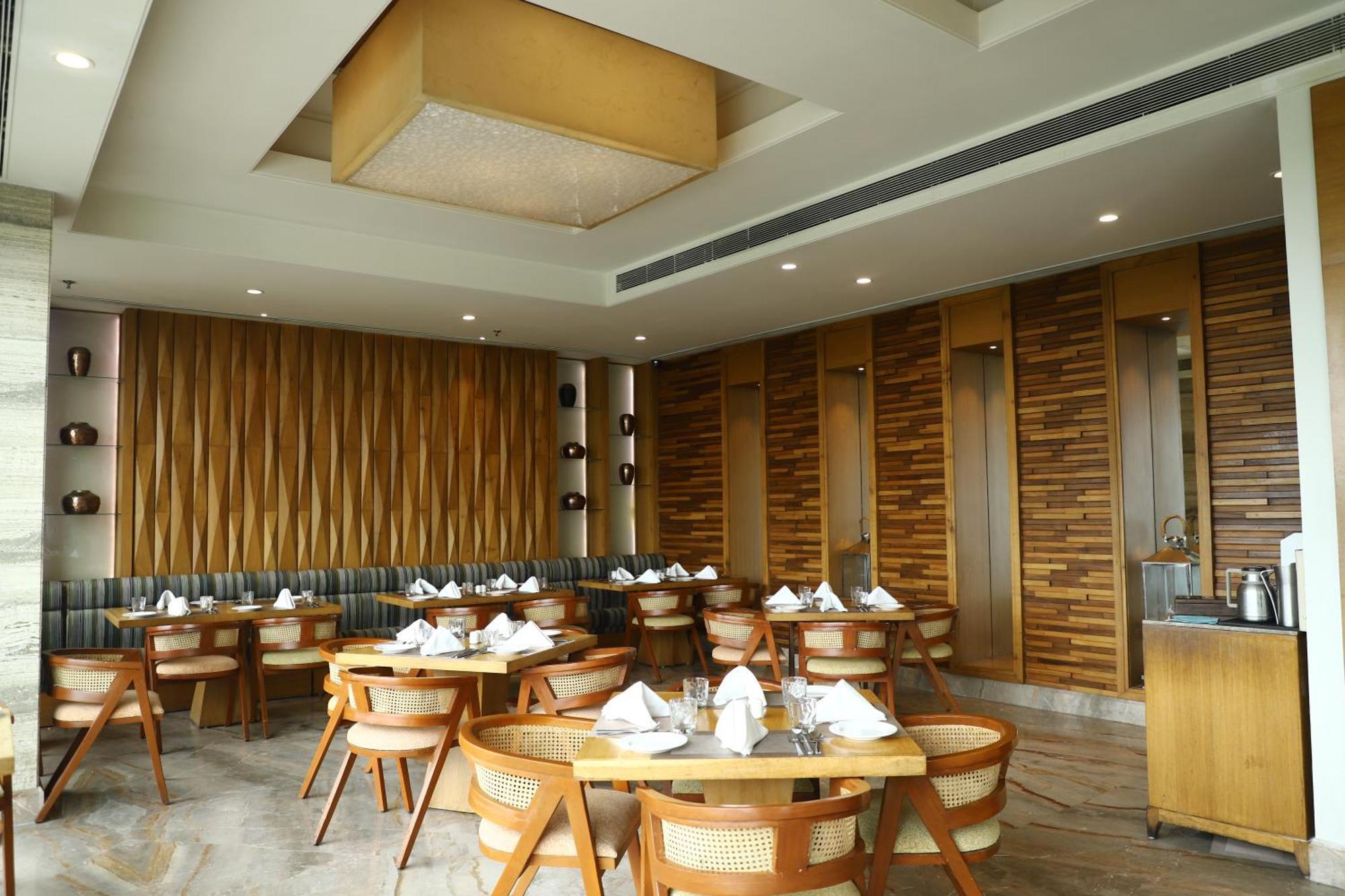 Efcee Sarovar Premiere Bhavnagar Ngoại thất bức ảnh